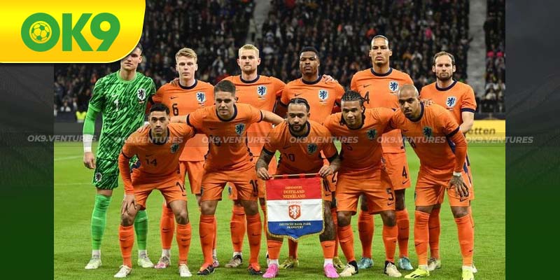 Ryan Gravenberch và Georginio Wijnaldum kết hợp sức trẻ và kinh nghiệm